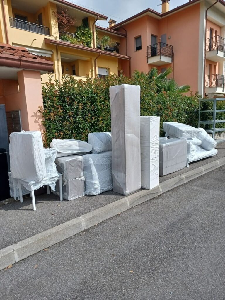 Imballaggio mobili per traslochi a Vimercate in provincia di Monza Brianza