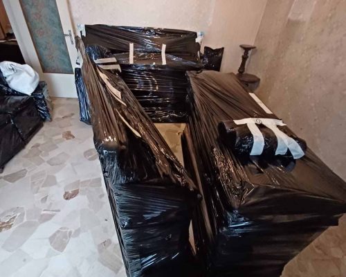 deposito mobili a Sesto San Giovanni durante un intervento reale