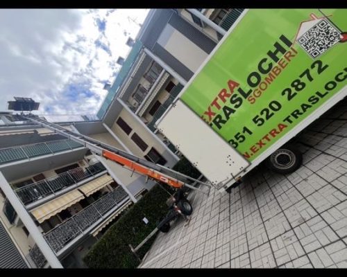 Noleggio scala aerea a Paderno Dugnano - movimentazione in quota