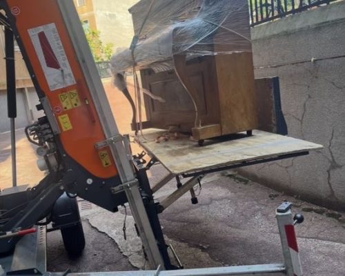 intervento di traslochi a Cinisello Balsamo con squadra al lavoro